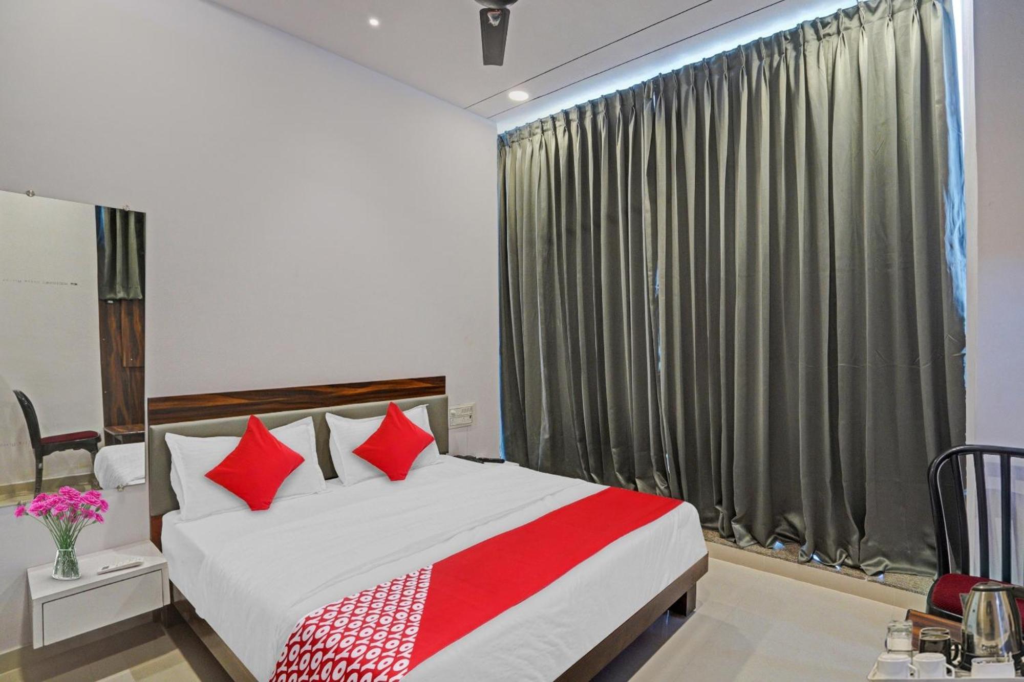 Hotel O Sky View Surat Exterior photo