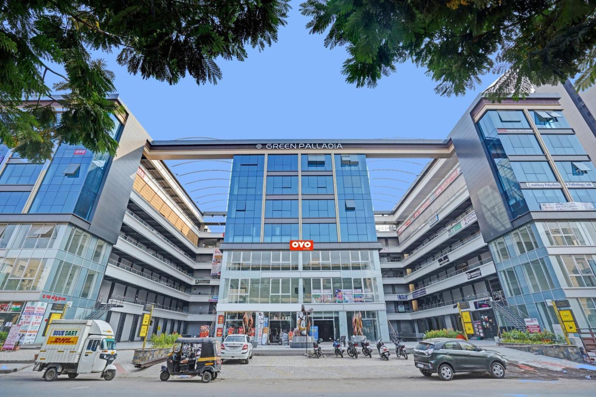 Hotel O Sky View Surat Exterior photo