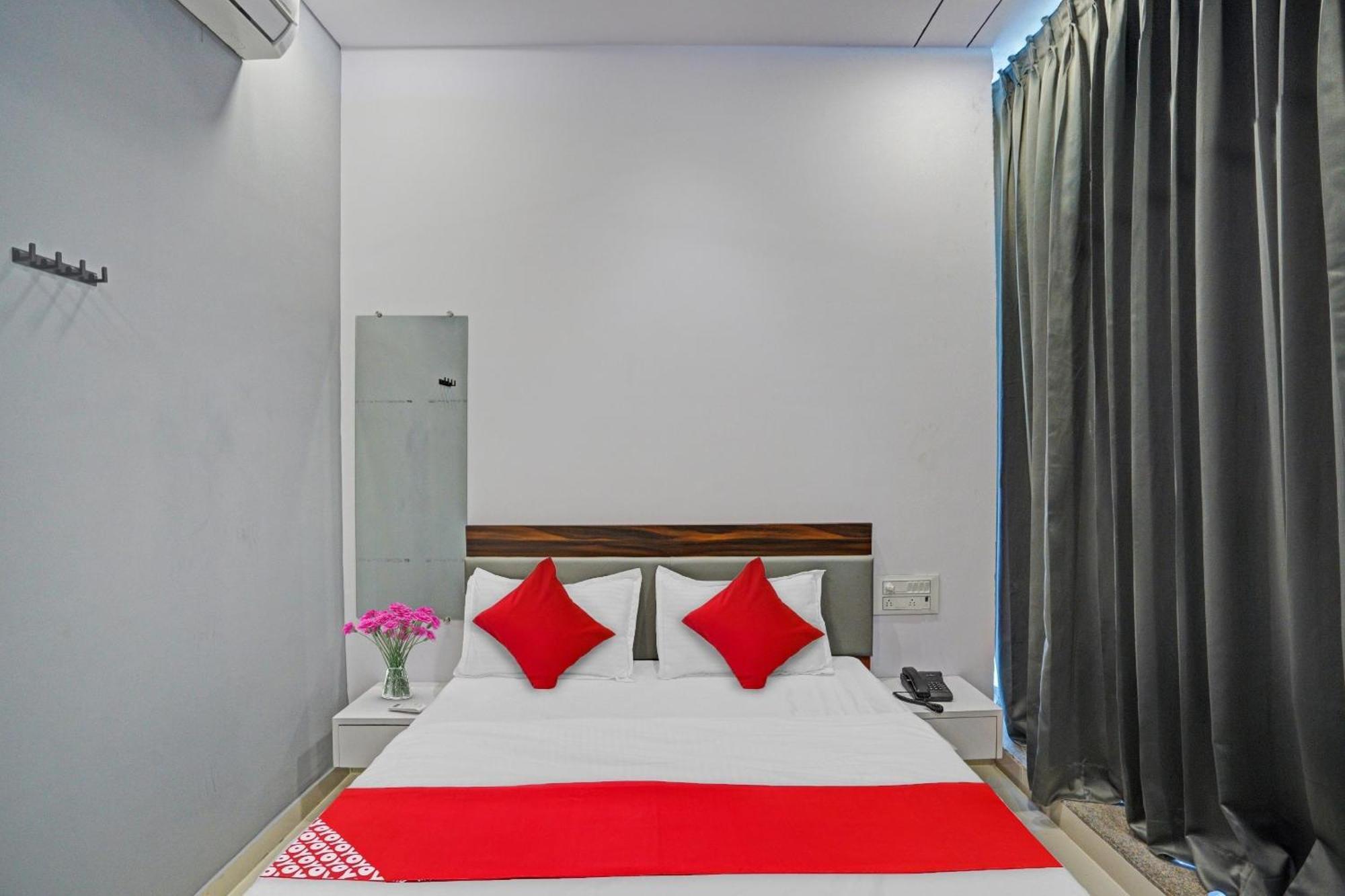 Hotel O Sky View Surat Exterior photo